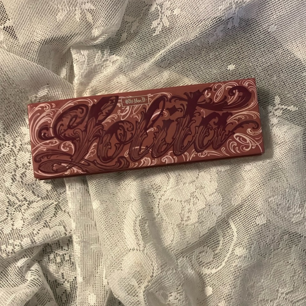 Discontinued line Kat Von D Lolita Palette 🖤